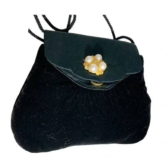 Gorgeous Black Elegant Crossbody with Pearl Decorations - Picture 4 of 7
